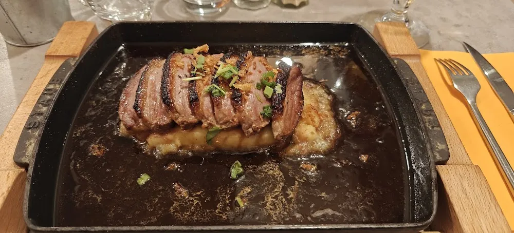 Magret de Canard Sauce Au Miel Et Romarin Purée Maison